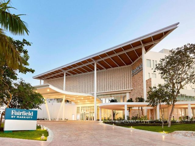 Fairfield Inn & Suites by Marriott Cancun Airport — 1.3 km away from Universidad Anahuac Cancun