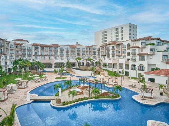 Fiesta Americana Cancun Villas — 700 m away from Hotel Zone
