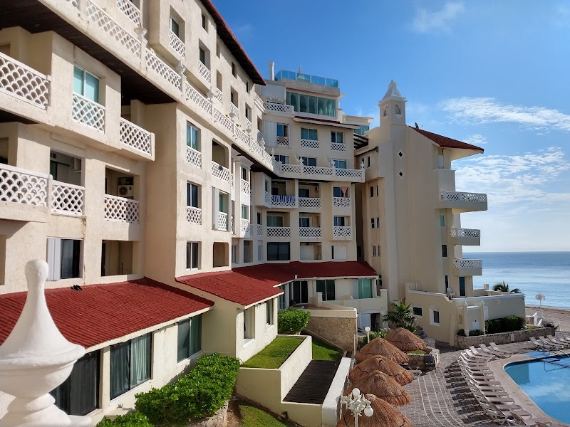 Hotel B Cancun — Hotel Zone (Kukulcan Boulevard)