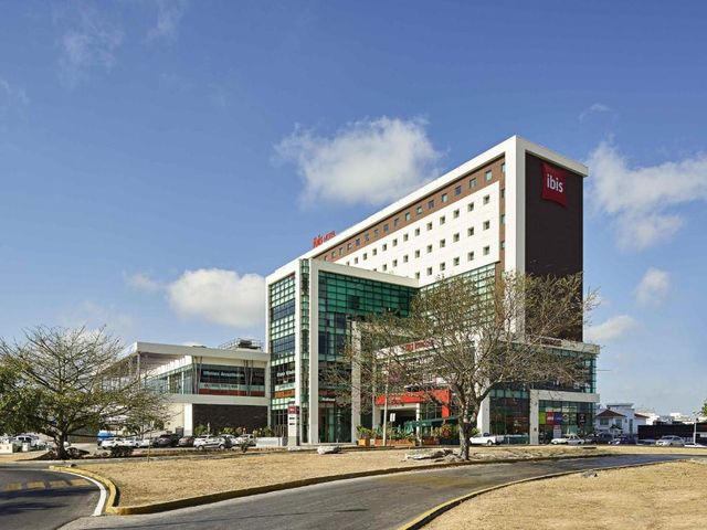 Ibis Cancun Centro — 600 m away from Hospiten Cancun