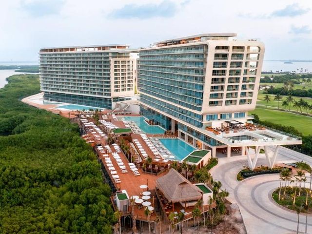 Mondrian Cancun — 800 m away from El Rey Archaeological Zone