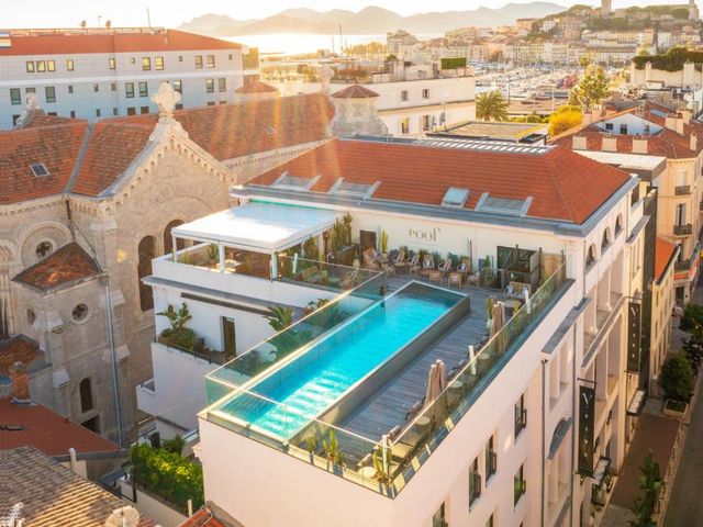 Five Seas by Inwood Hotels — 50 m away from MIPIM