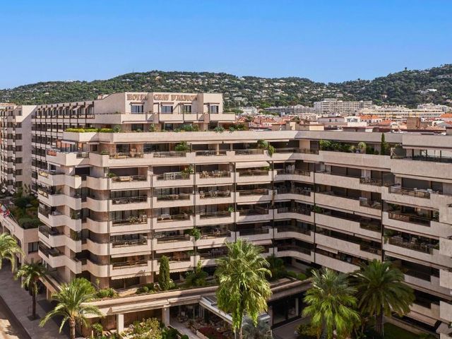 Hôtel Barrière Le Gray d'Albion — 200 m away from MIPIM