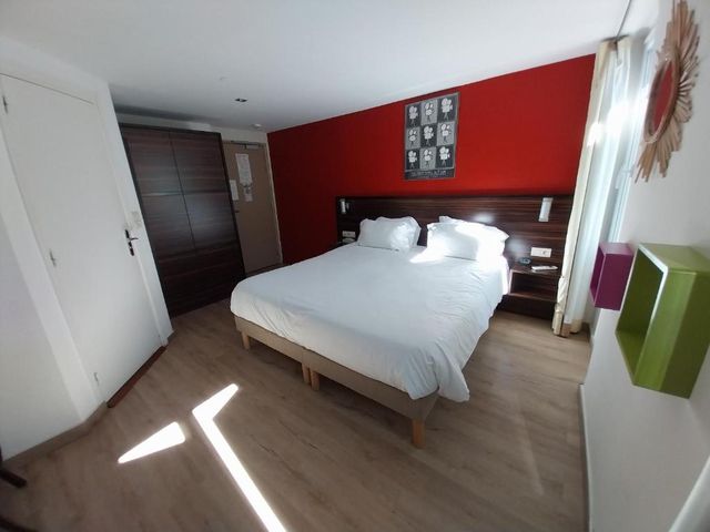 Hotel Le Mistral — 100 m away from MIPIM