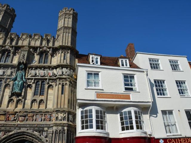 Cathedral Gate — 500 m away from Canterbury City Walls
