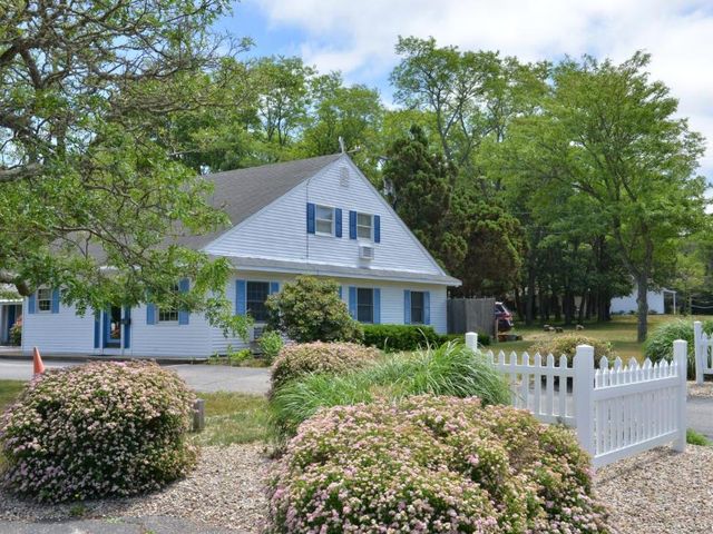 Blue Dolphin Inn — 3.2 km away from Cape Cod National Seashore