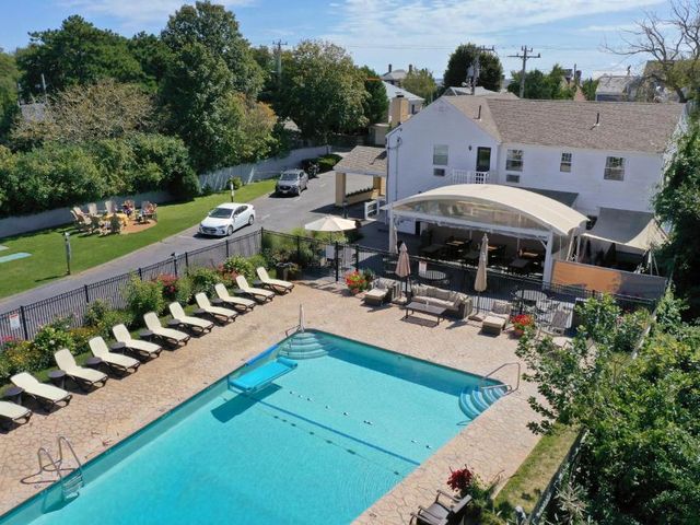 Cape Colony Inn — 600 m away from Provincetown Cape Cod