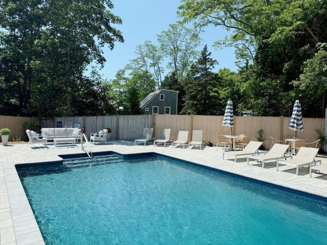 The Seagrove Suites & Guest Rooms — 10.6 km away from Cape Cod National Seashore