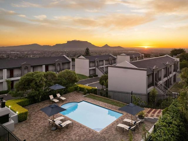 Protea Hotel by Marriott Cape Town Tyger Valley — 9 km from the airport