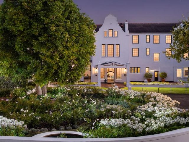 The Cellars-Hohenort — 4.7 km away from DHL Newlands Stadium