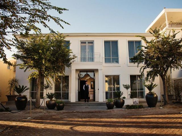 The Manor House at the Queen Victoria Hotel by NEWMARK — 350 m away from Robben Island
