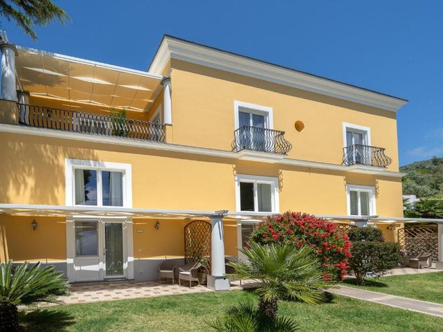 Hotel Villa Ceselle — 1.2 km away from Blue Grotto Capri