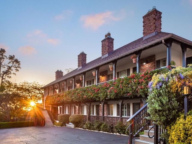 Candle Light Inn — 2.8 km away from Pebble Beach Golf Links