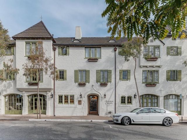L'Auberge Carmel, Relais & Chateaux — 2.8 km away from Pebble Beach Golf Links