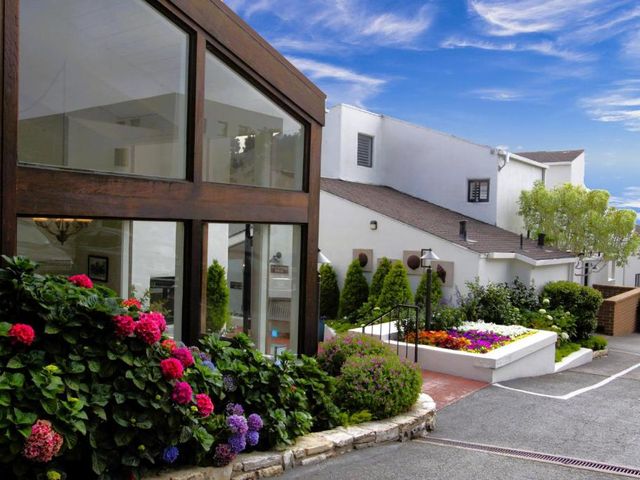 Lobos Lodge — 2.8 km away from Pebble Beach Golf Links