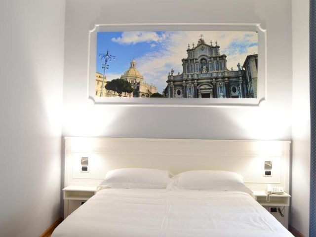 Hotel Centrum — 600 m away from Catania Fish Market