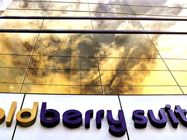 Goldberry Suites & Hotel Mactan — 900 m from the airport