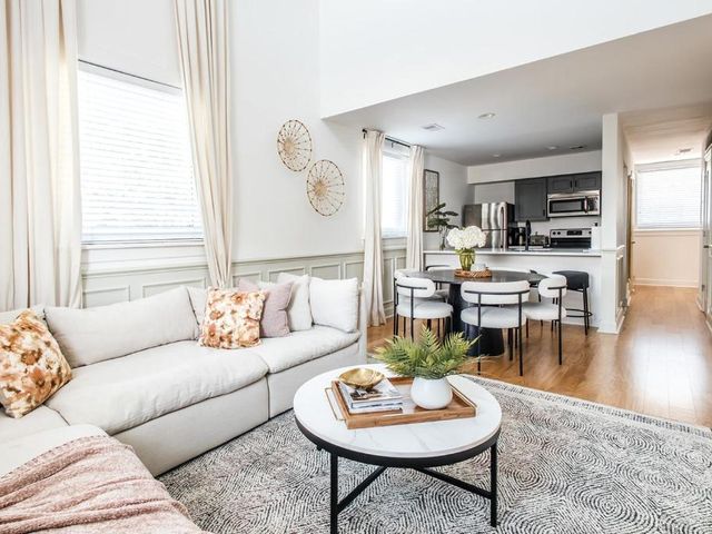 360 King — 250 m away from College of Charleston