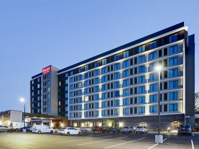 Drury Plaza Hotel North Charleston — 2.8 km from the airport