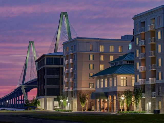 Embassy Suites by Hilton Charleston Harbor Mt. Pleasant — 1.1 km away from Fort Sumter