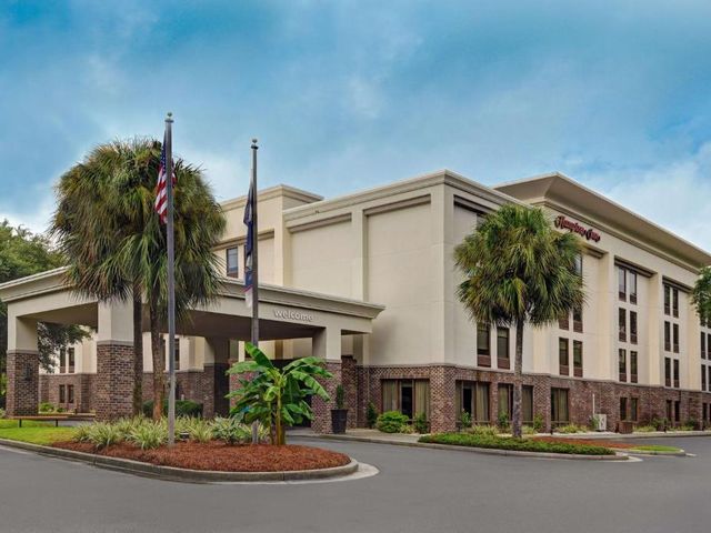 Hampton Inn Patriots Point — 1.5 km away from Fort Sumter