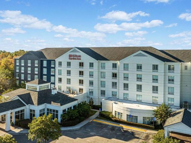 Hilton Garden Inn Charleston Airport — 2.1 km from the airport