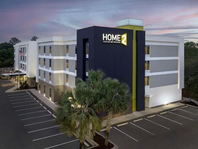 Home2 Suites by Hilton Charleston Airport Convention Center, SC — 2.8 km from the airport