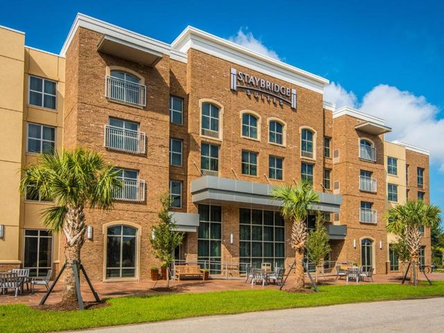Staybridge Suites Charleston - Mount Pleasant by IHG — 1.5 km away from Fort Sumter