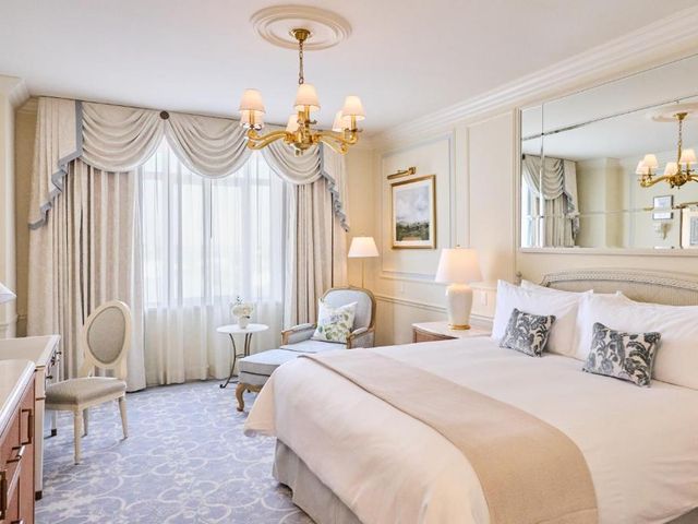 The Charleston Place — 600 m away from College of Charleston
