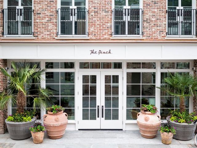 The Pinch Charleston — 600 m away from Historic Charleston City Market
