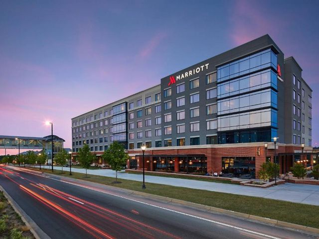 UNC Charlotte Marriott Hotel & Conference Center — 1.6 km away from UNC Charlotte