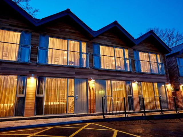 The Boathouse Inn & Riverside Rooms — 700 m away from Chester Rows
