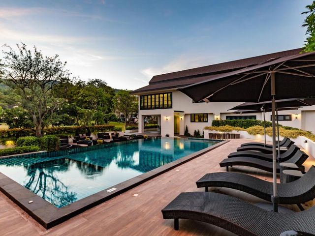 Merchant Villa — 3.6 km away from Doi Suthep Temple
