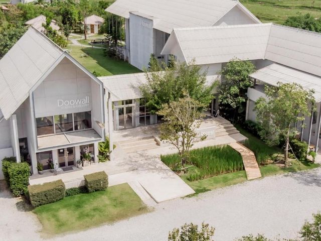 Doowall Hotel — 1.4 km away from White Temple Chiang Rai