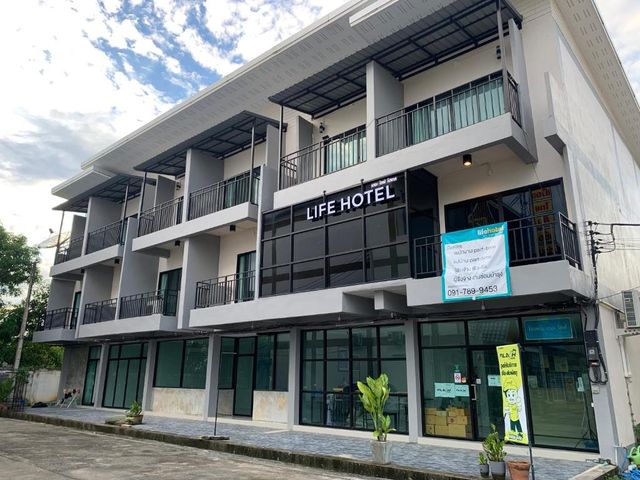 Life Hotel Rongkhun - White Temple Chiangrai — 200 m away from White Temple Chiang Rai