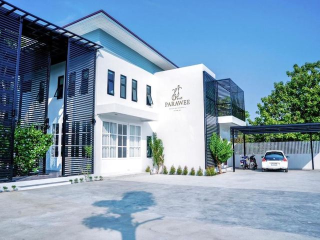 โรงแรม ปารวี บูทีค เชียงราย (Parawee Boutique Hotel) — 600 m away from Blue Temple Chiang Rai