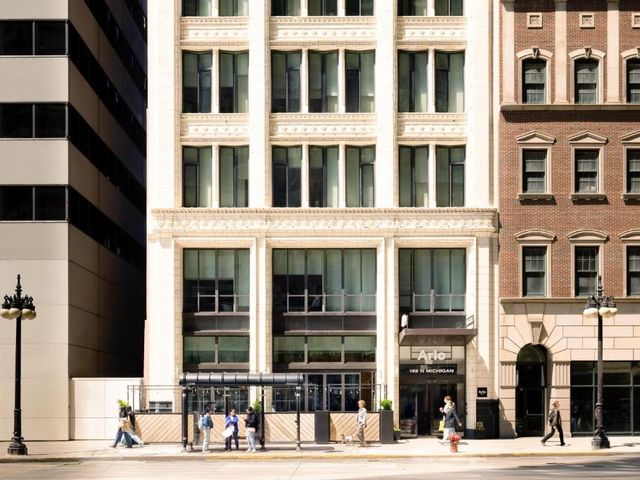 Arlo Chicago — 250 m away from Millennium Park