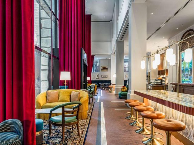 Canopy By Hilton Chicago Central Loop — 100 m away from Willis Tower