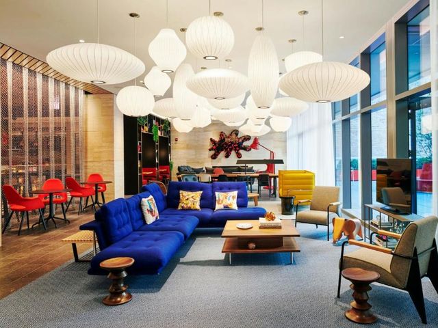 citizenM Chicago Downtown — 450 m away from Millennium Park