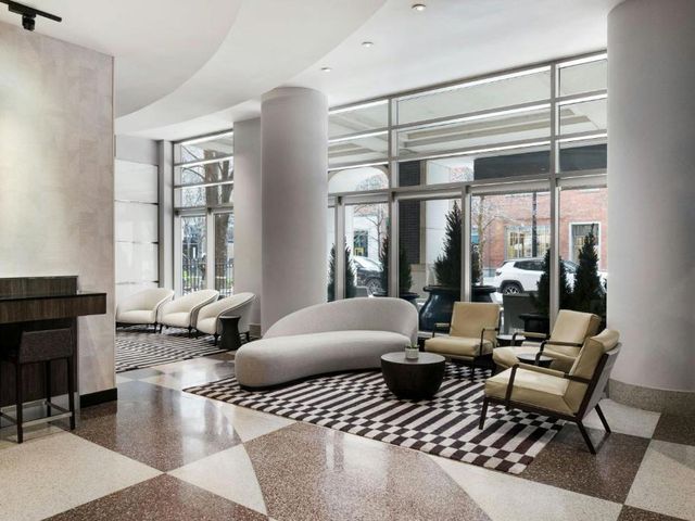 Fairfield Inn and Suites Chicago Downtown/ Magnificent Mile — 1 km away from Navy Pier