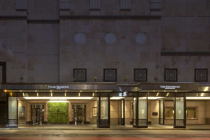 Four Seasons Hotel Chicago — Magnificent Mile