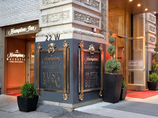 Hampton Inn Majestic Chicago Theatre District — 800 m away from Lollapalooza Chicago