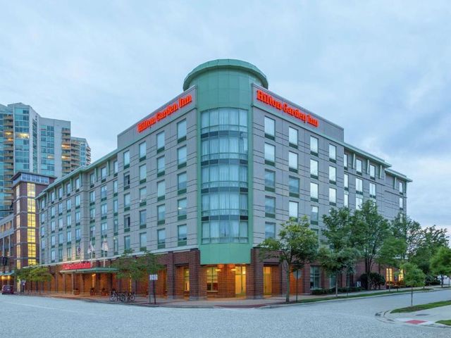Hilton Garden Inn Evanston — 600 m away from Northwestern University
