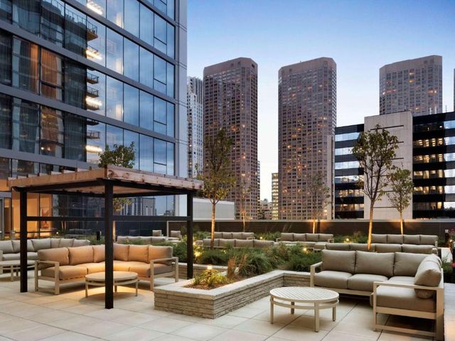 Homewood Suites by Hilton Chicago West Loop Fulton Mkt Area — 2.6 km away from United Center