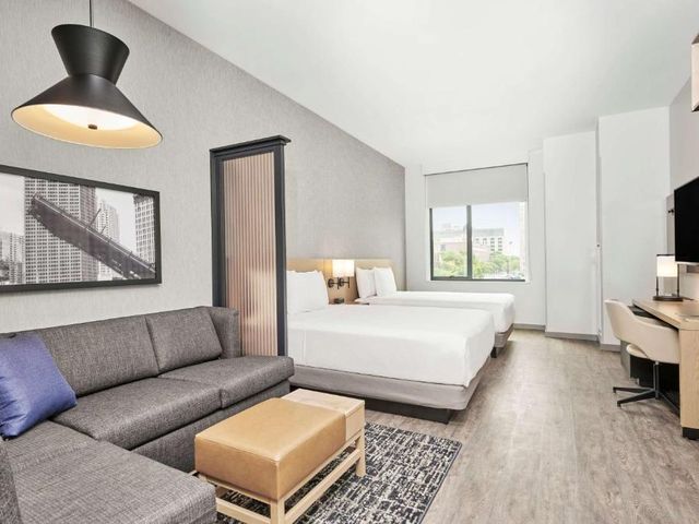Hyatt Place Chicago Medical/University District — 800 m away from United Center
