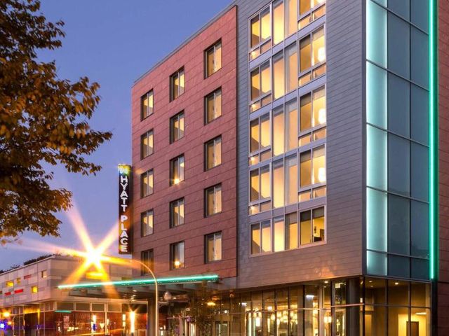 Hyatt Place Chicago-South/University Medical Center — 1.5 km away from University of Chicago