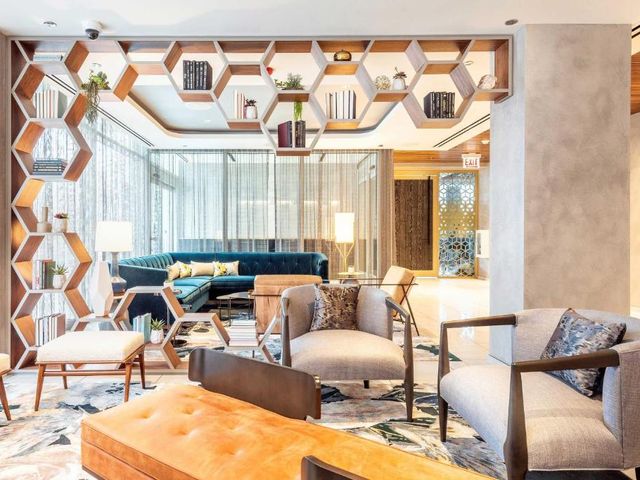 Le Meridien Essex Chicago — 2.4 km away from Microsoft Ignite