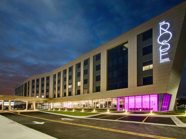 The Rose Chicago, Tapestry Collection By Hilton — 2.8 km from the airport