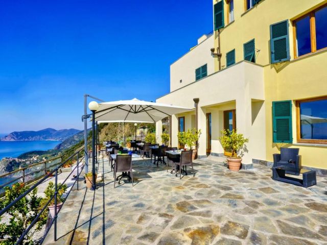 Albergo Luna di Marzo — 1.9 km away from Riomaggiore Village