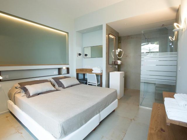 Roca Du Ma Pasu — 150 m away from Monterosso al Mare Beach